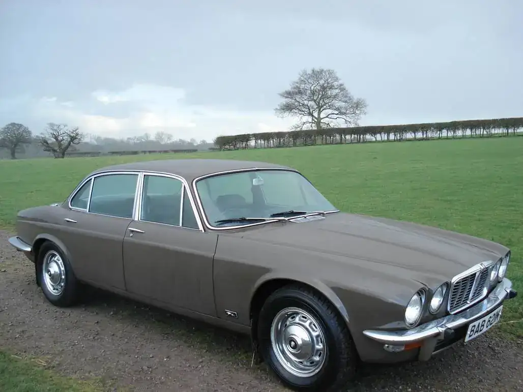 JaguarXJ6sml04.webp