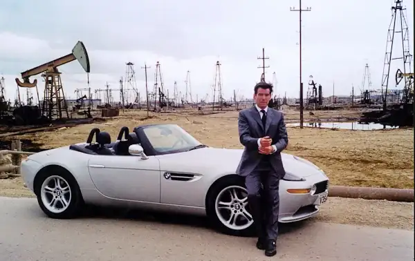 James%20Bond%20Z8.webp