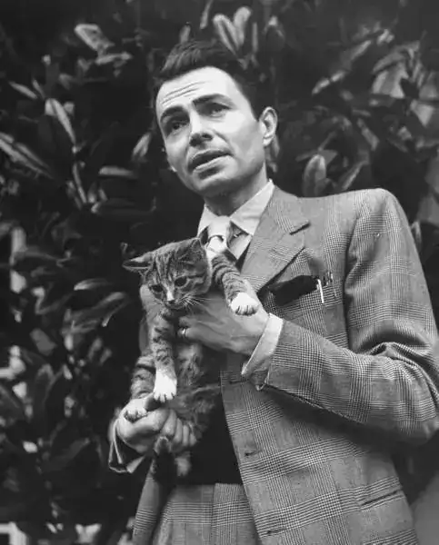 James-Mason-james-mason-31507679-483-600.webp