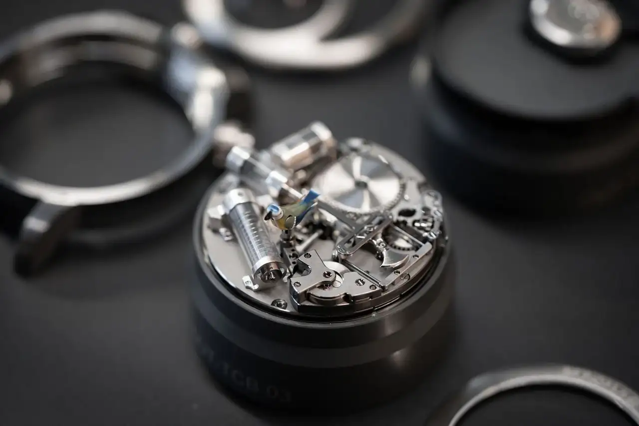 Jaquet Droz Charming Bird Titanium 3.webp
