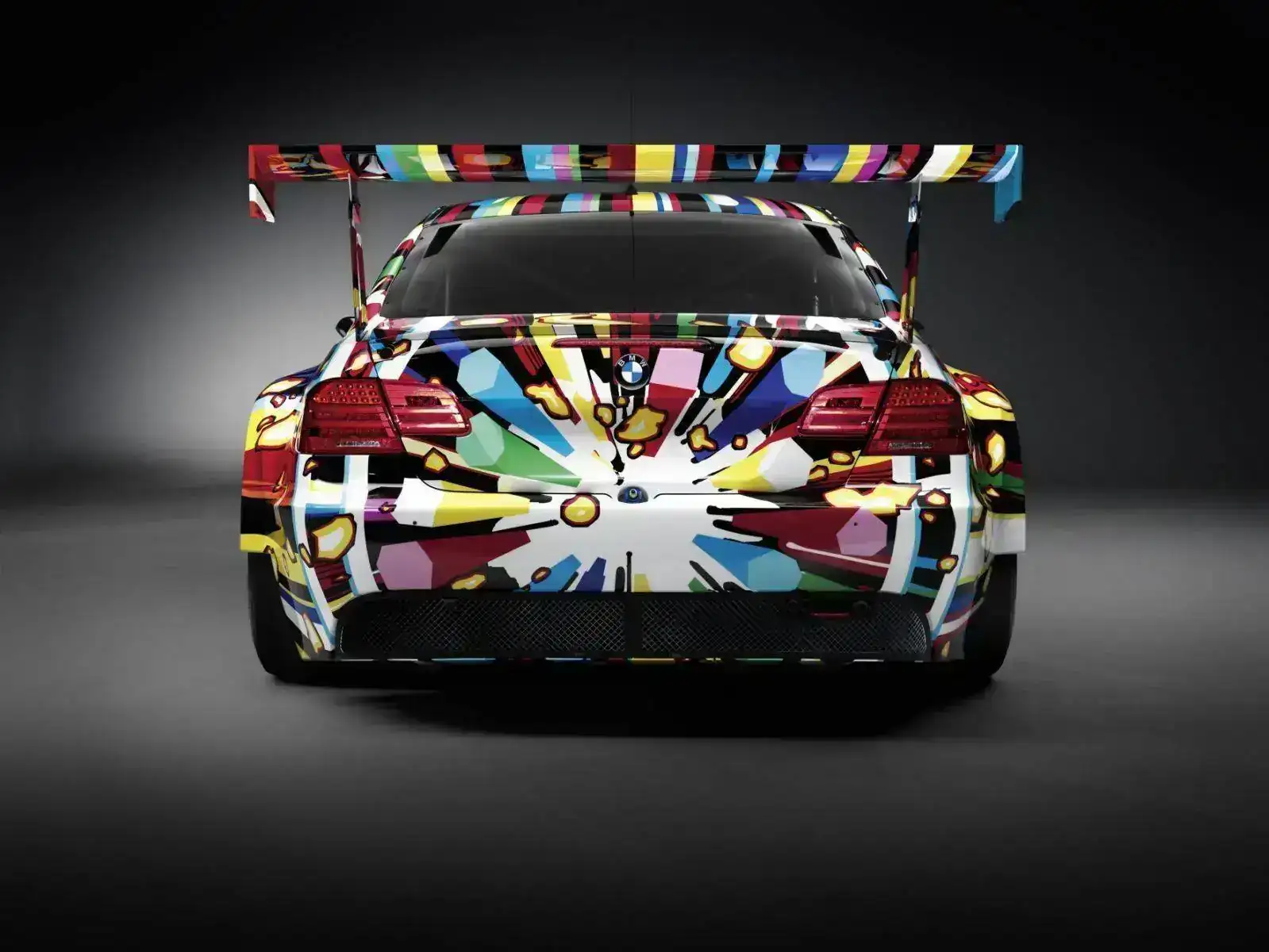 jeff-koon-bmw-m3-gt2-art-car-13.webp