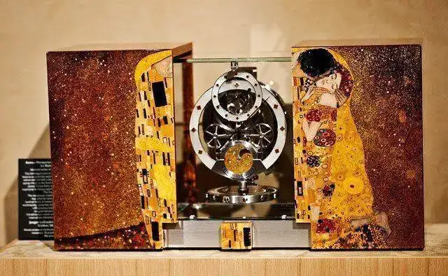JLC+Atmos+Marqueterie+Klimt+Kiss.webp