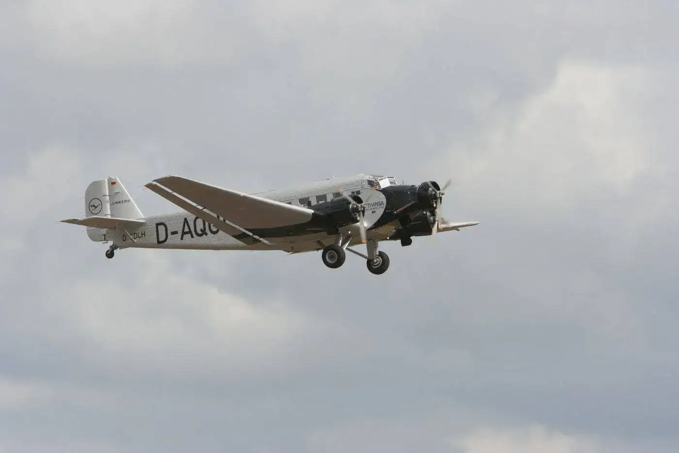 Junkers_Ju52_%2528Lufthansa_D-AQUI%2529%255B1%255D.webp