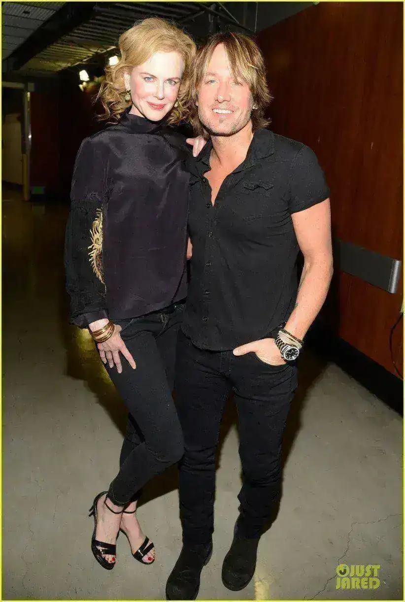 -keith-urban-performs-at-rolling-stones-concert-01.webp
