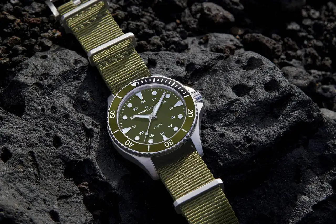 Khaki Navy Scuba_H82241961_1.jpg