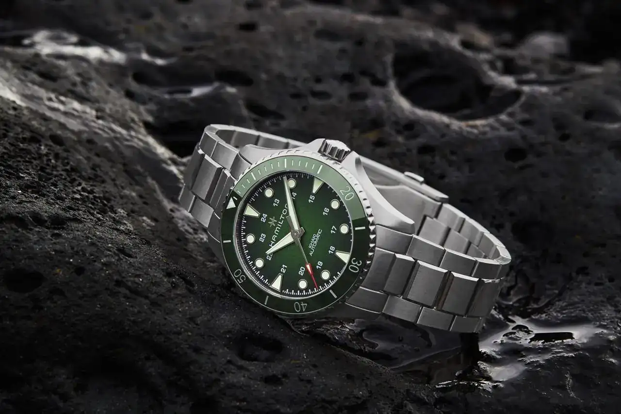 Khaki Navy Scuba_H82525160_2.jpg