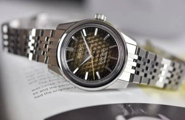 King-Seiko-SPB365-Kikkoumon-Tortoise-Shell-Dial-Limited-Edition-review-7-768x513.webp