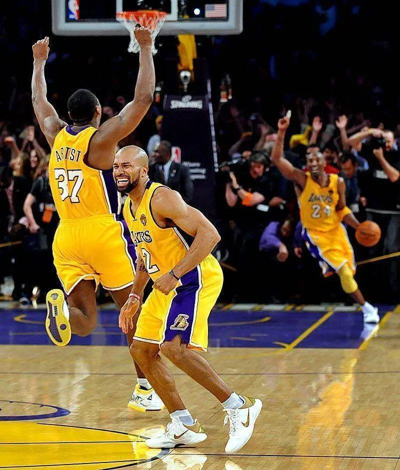 Kobe-Bryant-Lakers-Win-2010-NBA-Championship.webp