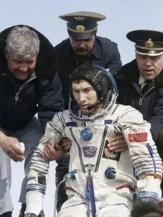 krikalev-aterriza-en-kazajistan-el-25-de-marzo-de-1992.webp