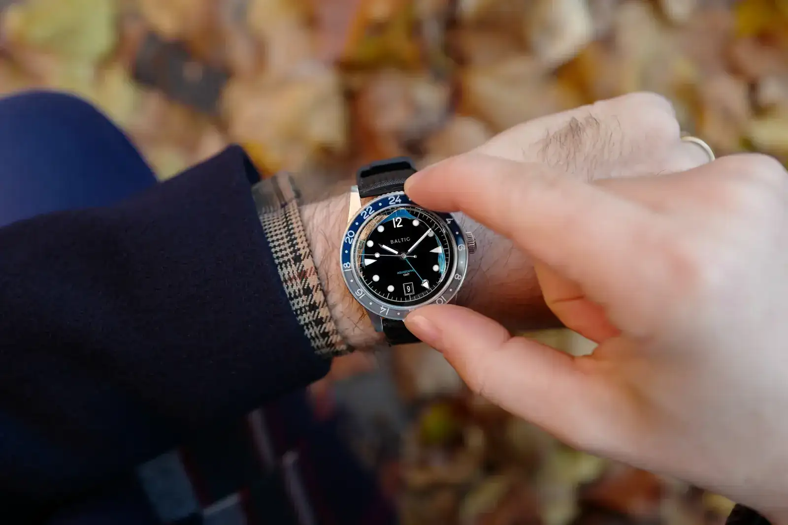 https://hodinkee-production.s3.amazonaws.com/uploads/images/1605757366440-k2yqwrol5ik-2d8e8f15841d09cc8bf07f4d04c3b225/L1080496-Edit-2.jpg