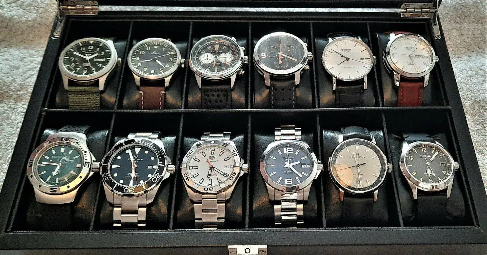 La caja de 12 relojes.jpg