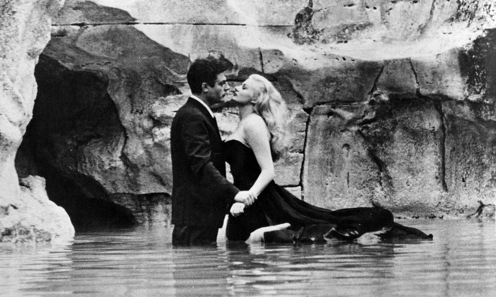 La-dolce-vita-de-Federico-Fellini.webp