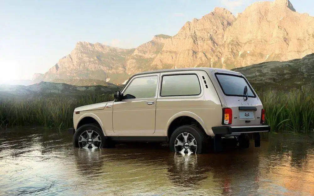 lada_gris_3p.webp