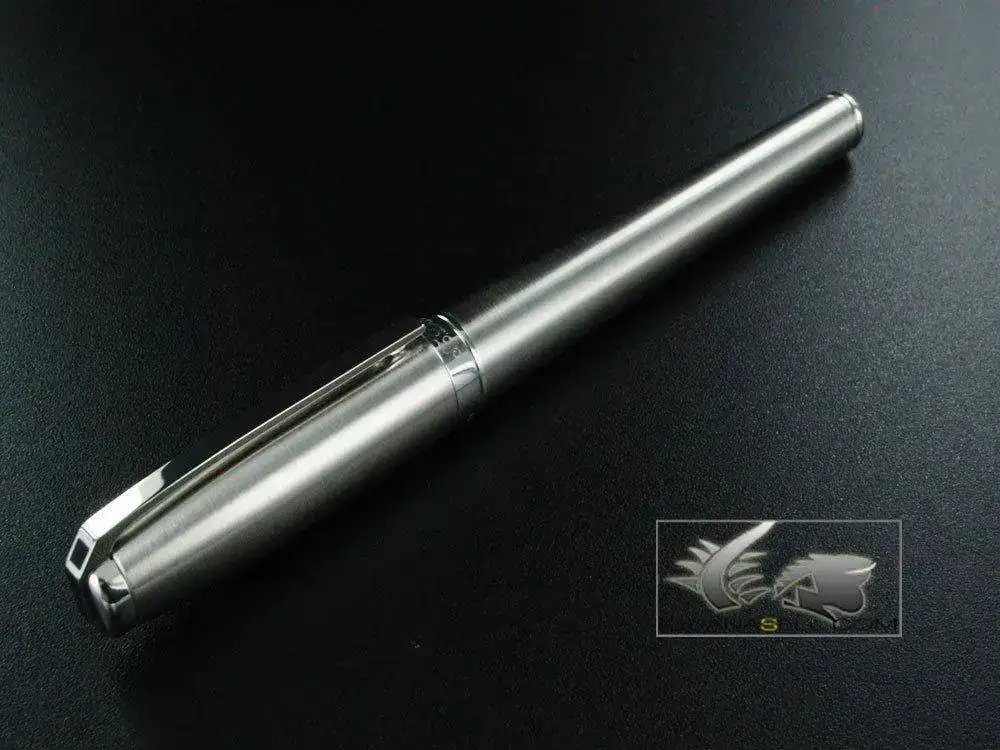 ladium-Fidelio-S.T.-Dupont-Fountain-Pen-F-451302-2.webp