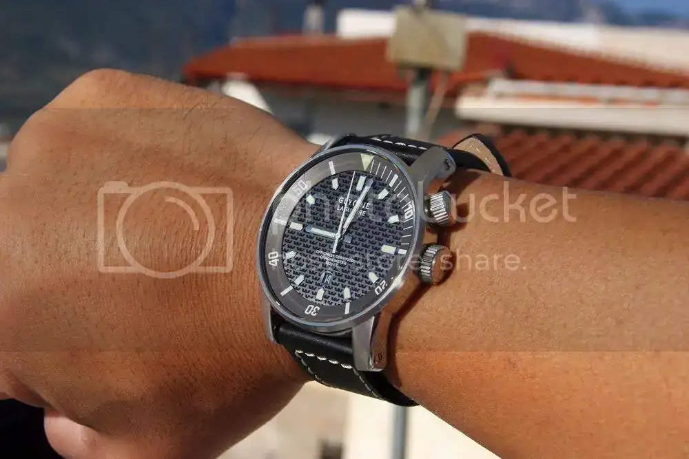 Laguanrewristshot.webp