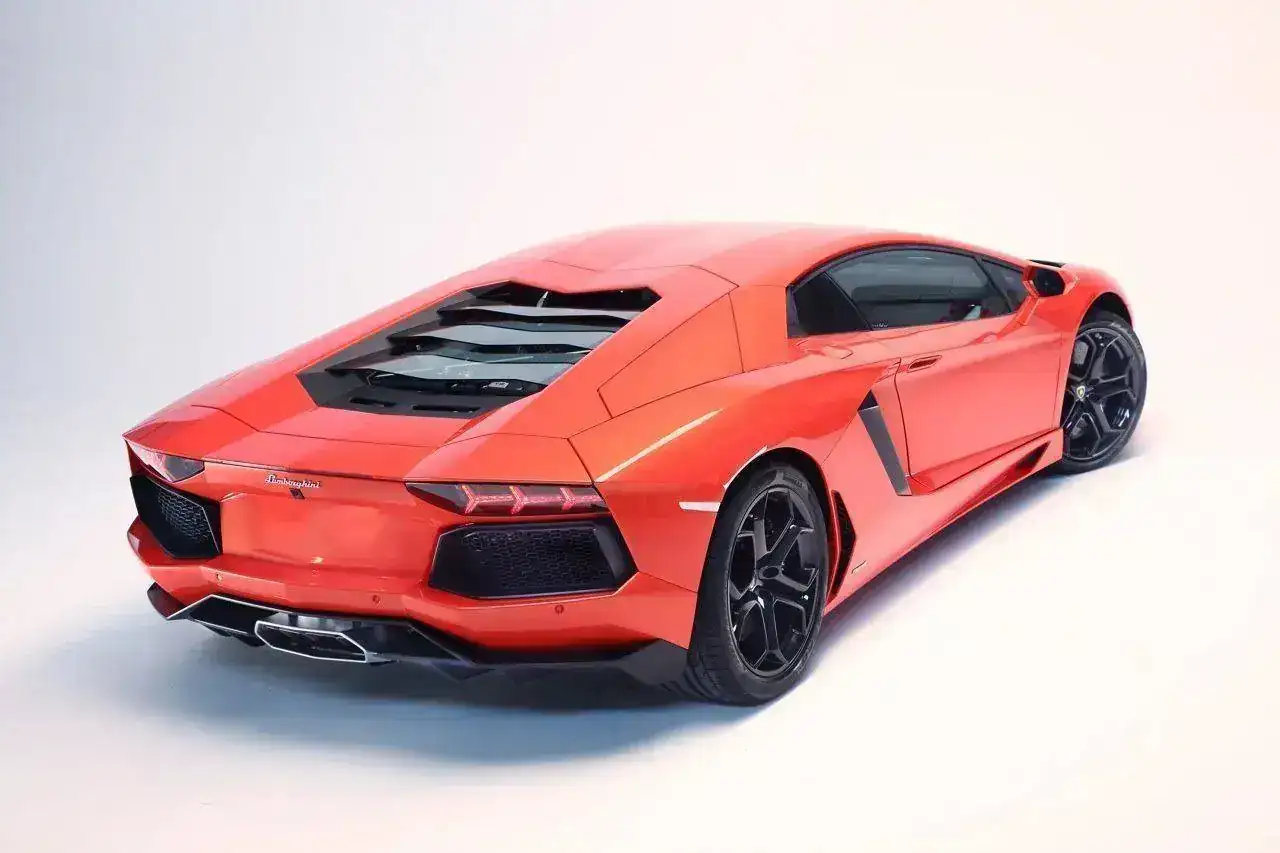lamborghini-aventador-lp700-4---07.webp