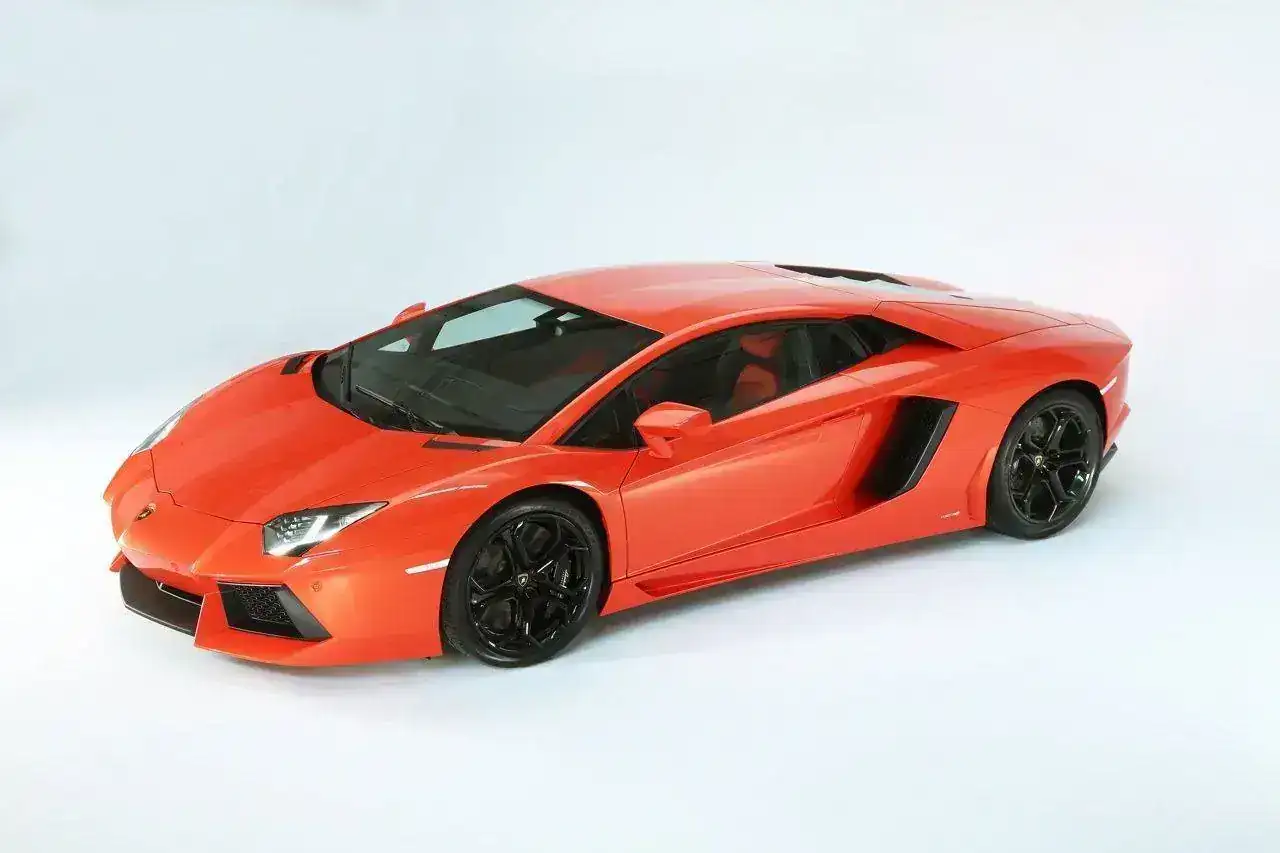 lamborghini-aventador-.webp