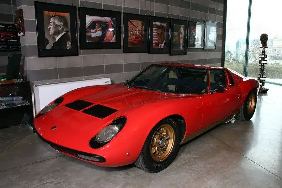 lamborghini-miura-p-400-sv.webp