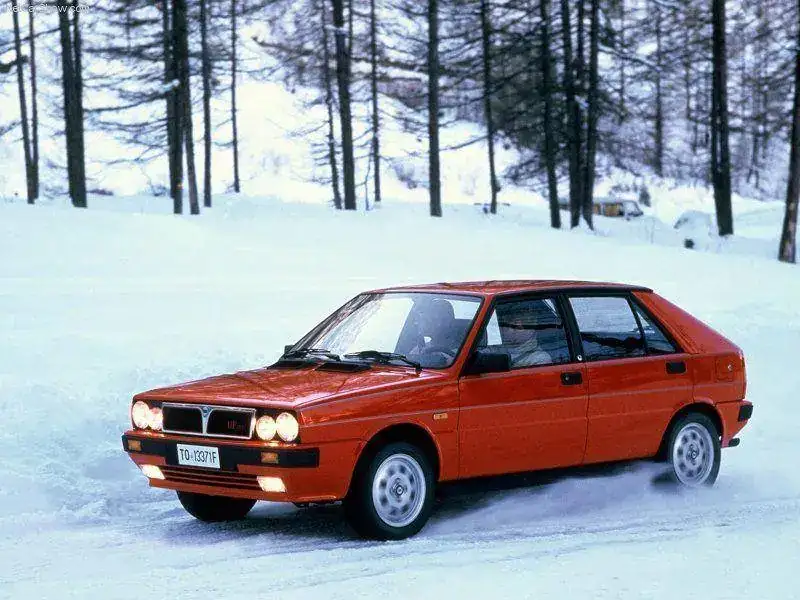 Lancia-Delta_HF_4WD_1986_800x600_wallpaper_02.webp