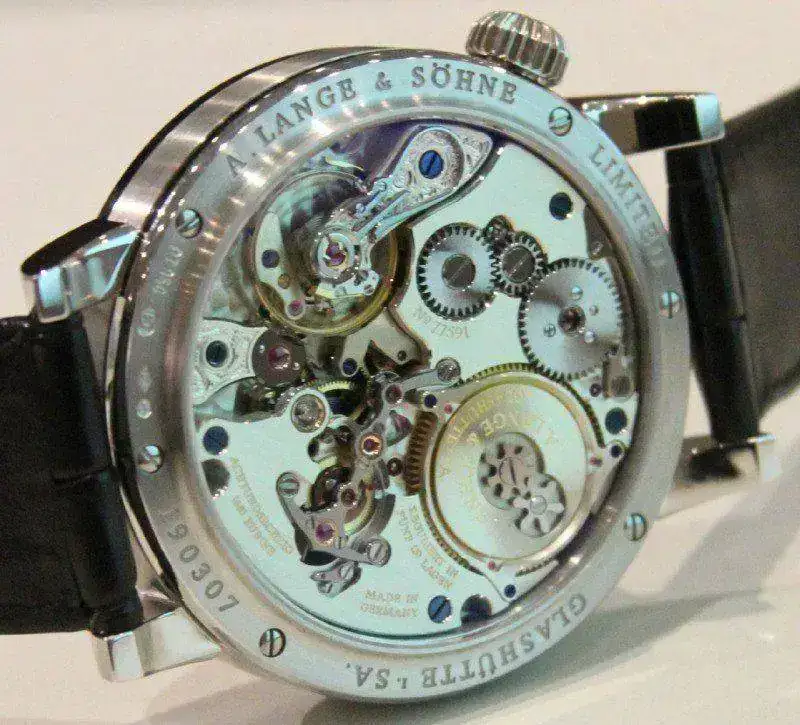 lange-zeitwerk-luminous-2.webp
