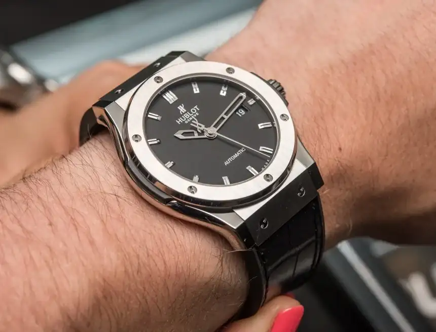 lassic-Fusion-Titanium-511NX1171LR-aBlogtoWatch-10.webp