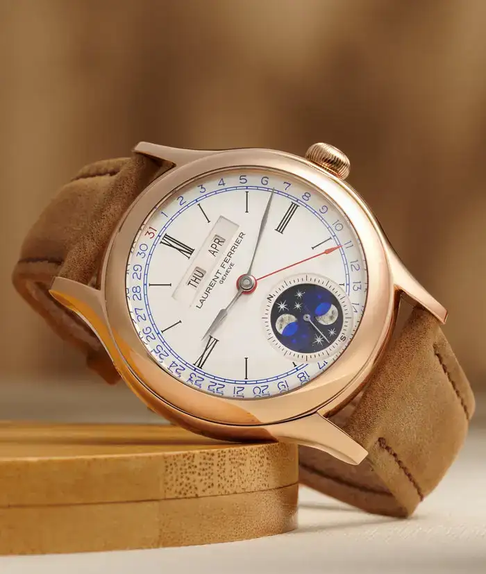 Laurent-Ferrier_Classic-Moon_Red-Gold_LCF039.R5.G3N__Dial-Lifestyle_700x.webp