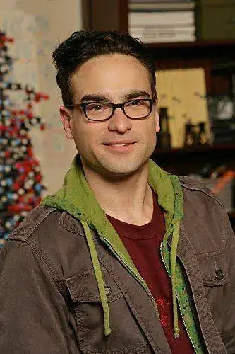 leonard-the-big-bang-theory-posando1.webp