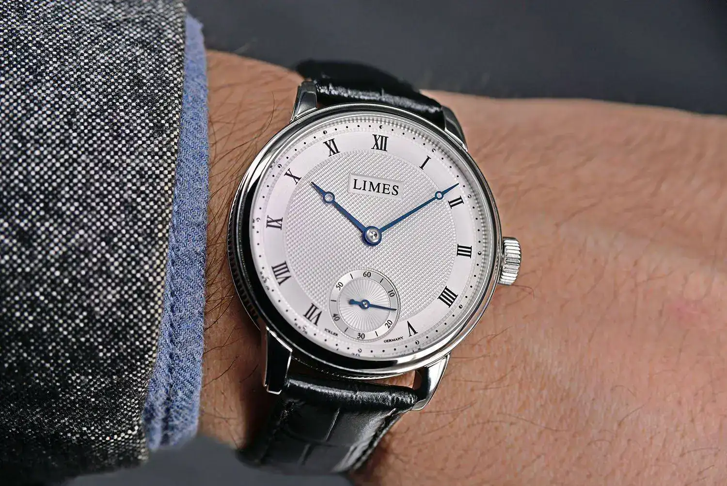 Limes-Pharo-Small-Second-kleine-Sekunde-Wristshot.jpg