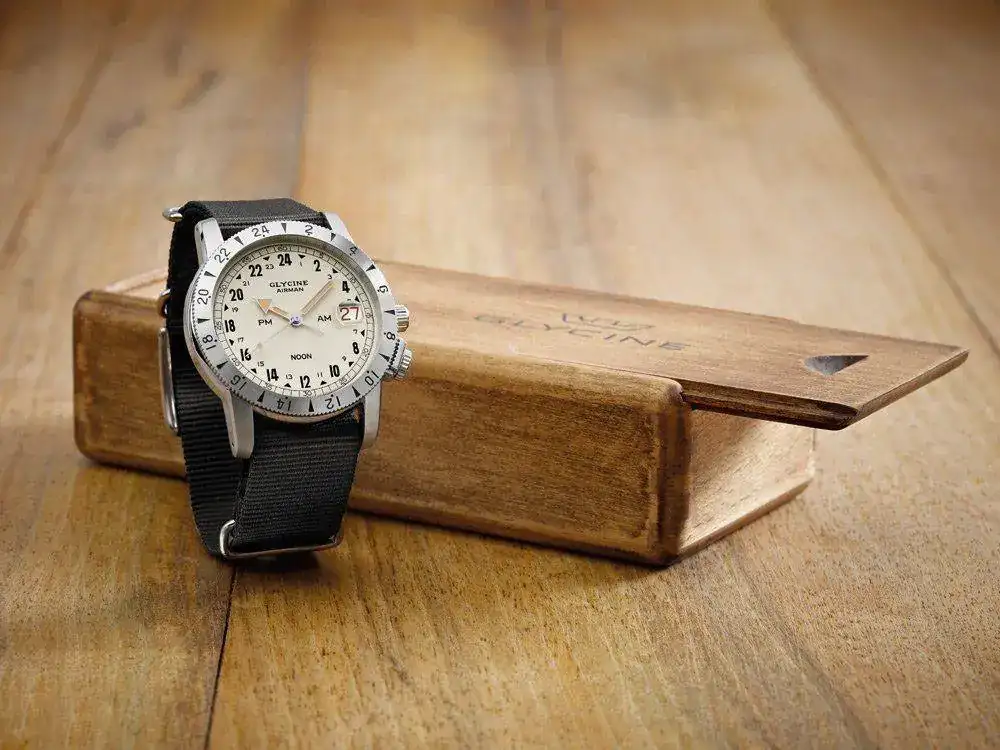 Limited-Edition-200m-Automatic-3904.14%20L.E.TB9-2.webp