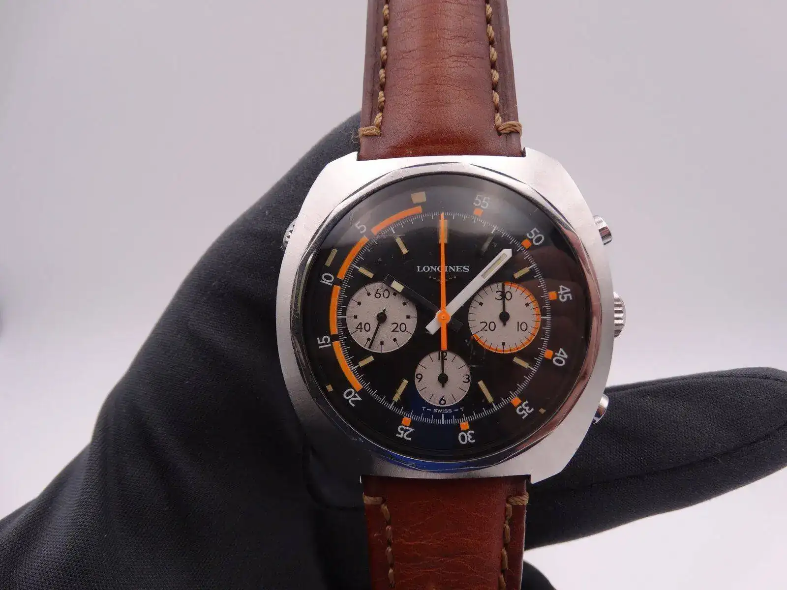 longines chronograph valjoux 72 FAP 5897.webp