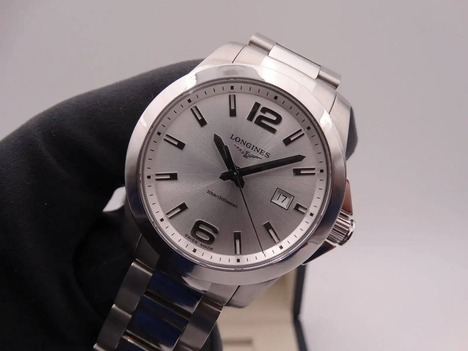 Longines Conquest Quartz 00171.webp