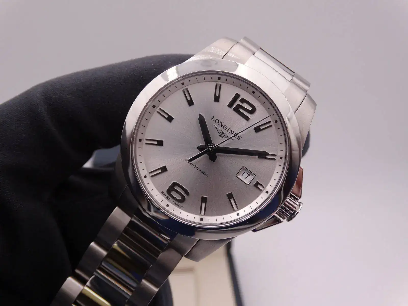 Longines Conquest Quartz 00189.webp