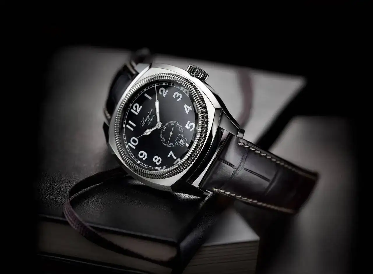 Longines Heritage 1935 ambiente.webp