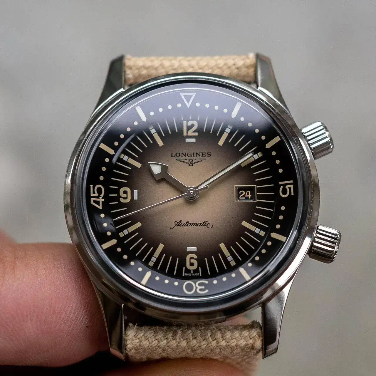 Longines-Legend-Diver-36-Beige-L3.374.4.30.2-4.jpg
