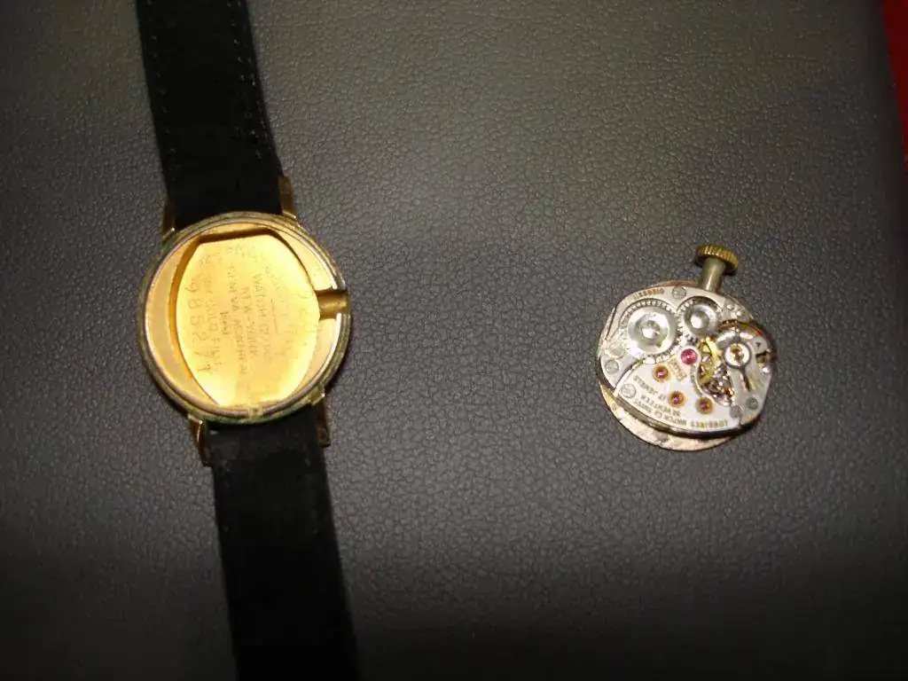 Longines misterious abierto sucio y caja.webp