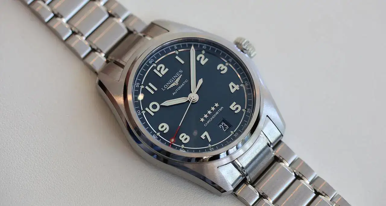 Longines-spirit-37-bracelet-feature.webp