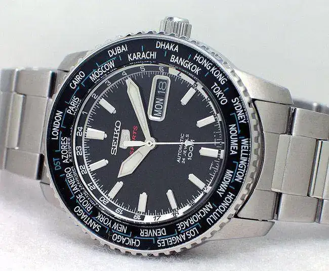 -looking-watch-able-display-2-time-zones-srp127k_2.webp