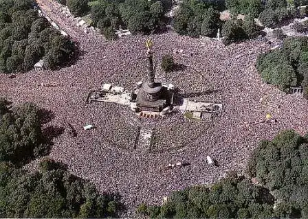 love-parade-berlin.webp