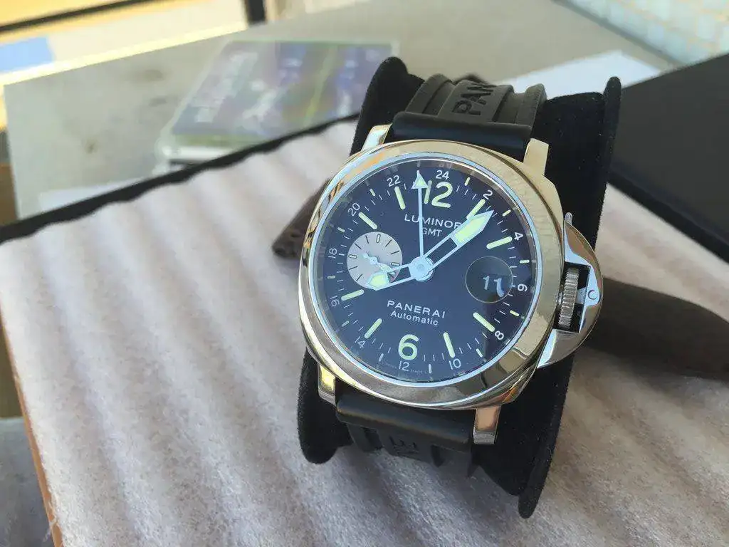 Luminor-Panerai-088-GMT-04.webp