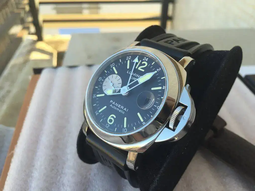 Luminor-Panerai-088-GMT-06.webp