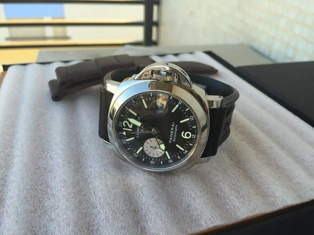 Luminor-Panerai-088-GMT-11.webp