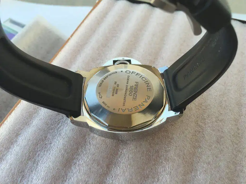 Luminor-Panerai-088-GMT-37.webp
