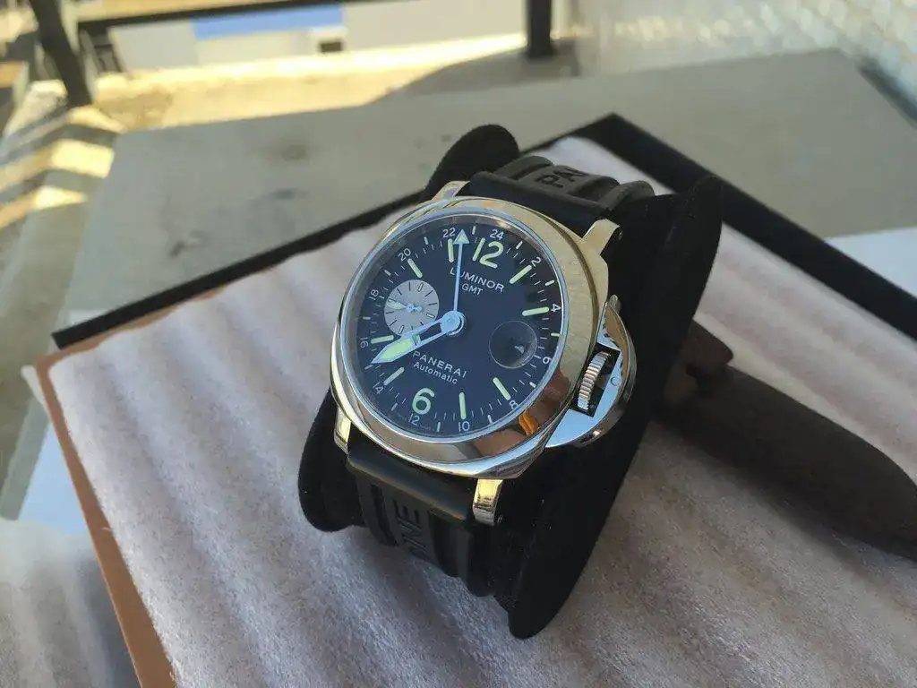Luminor-Panerai-088-GMT-49.webp