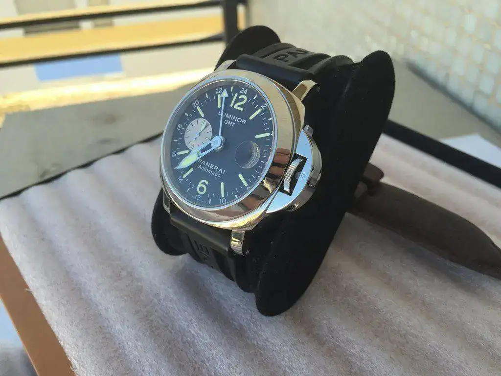 Luminor-Panerai-088-GMT-51.webp