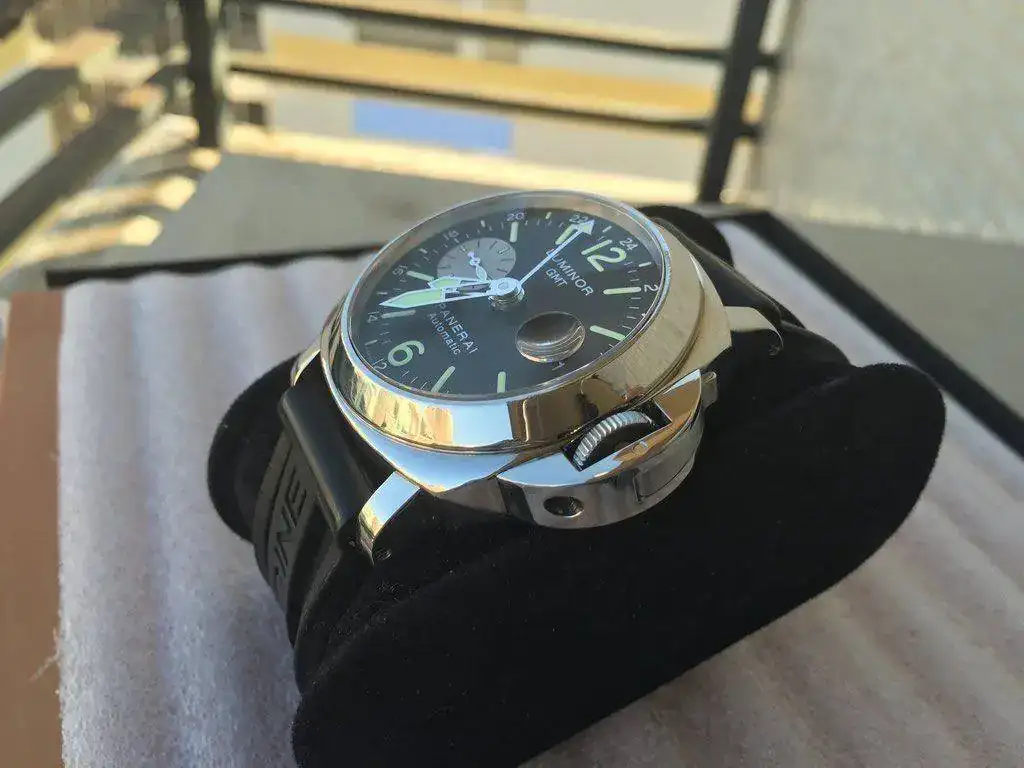Luminor-Panerai-088-GMT-52.webp