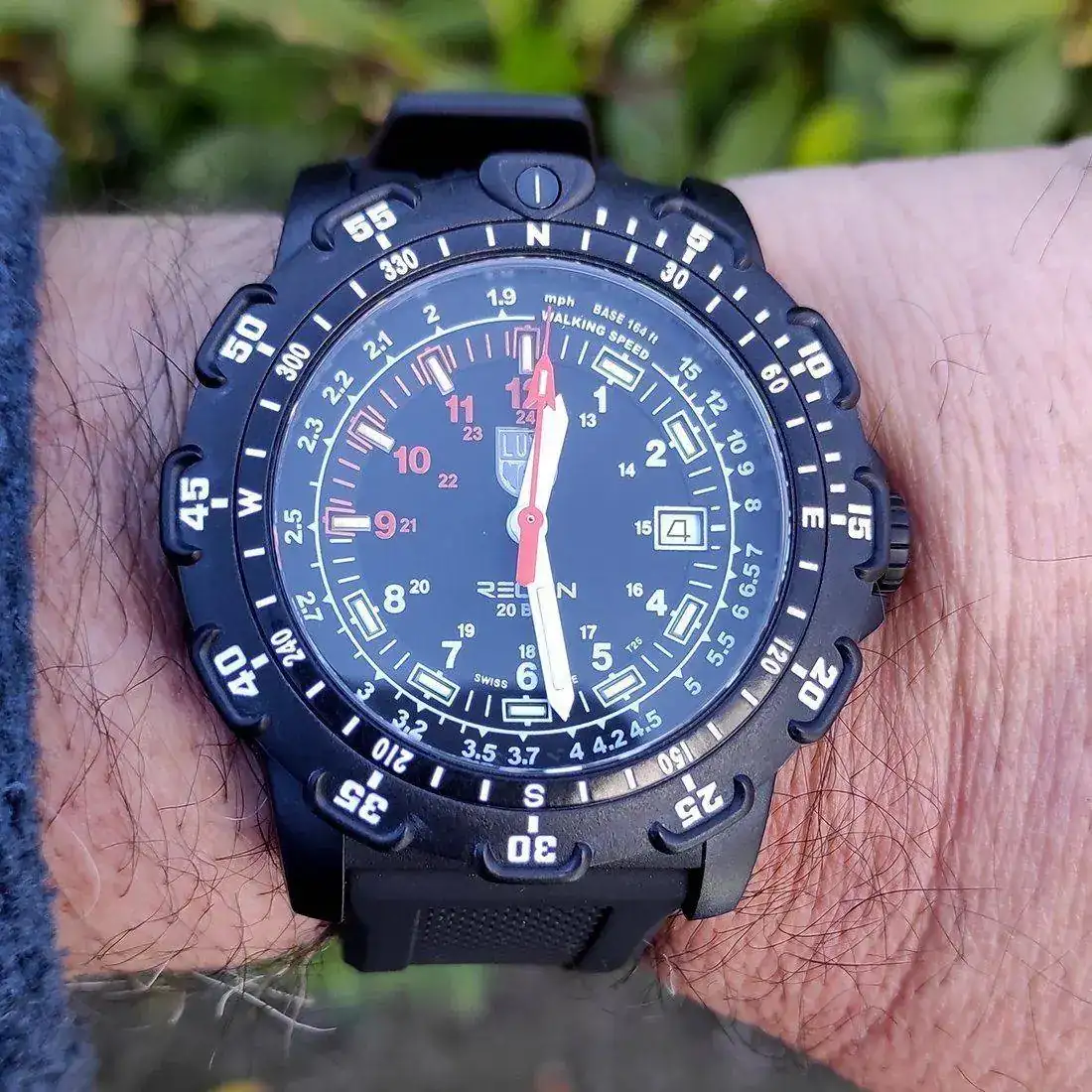 luminox_recon_001.webp