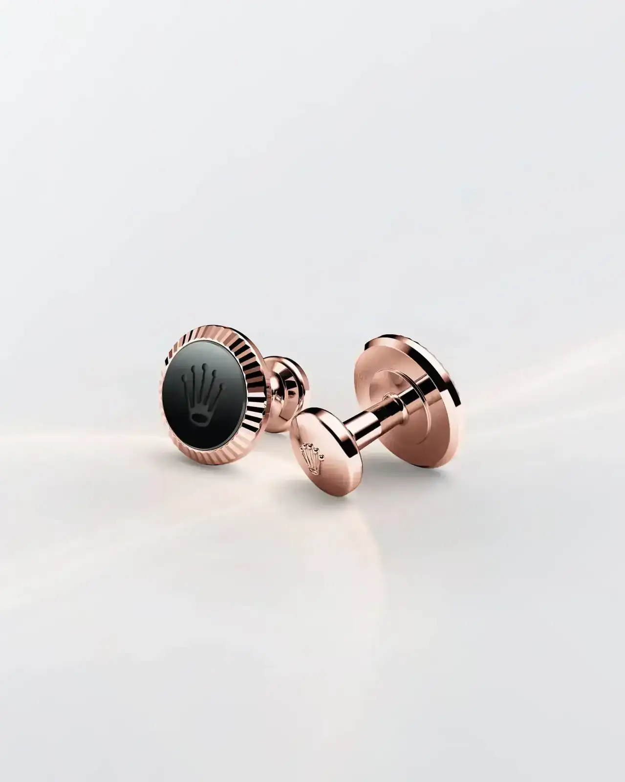 luted-cufflinks-dyptique-a1035_bom_or18r_cann_noir.webp