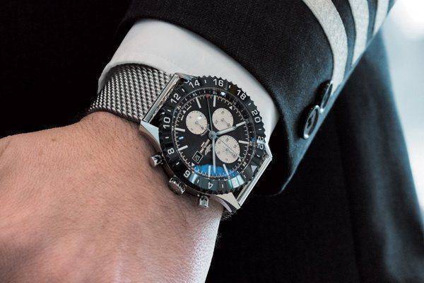 luxury-topics-watches-breitling-chronoliner (00).jpg