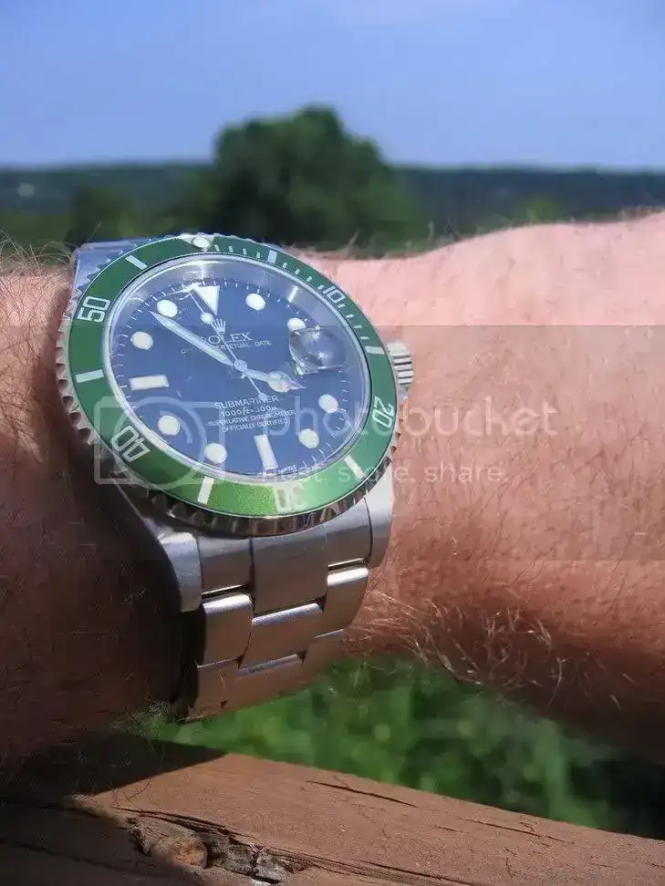 LVSunWristShot.webp