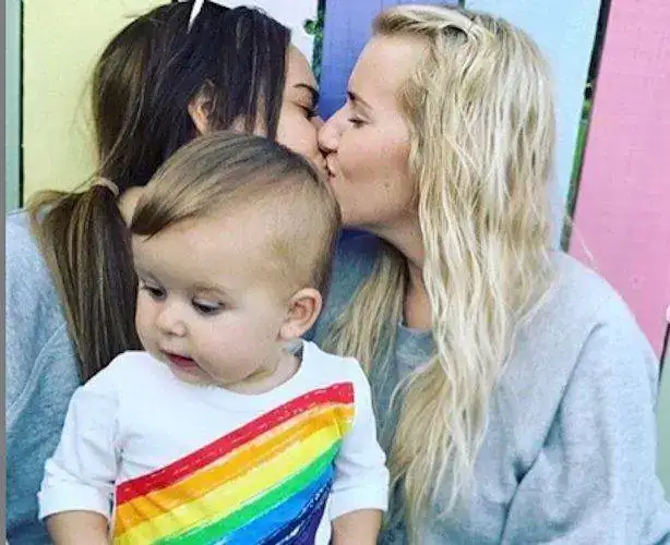 madres-lesbianas.png.webp